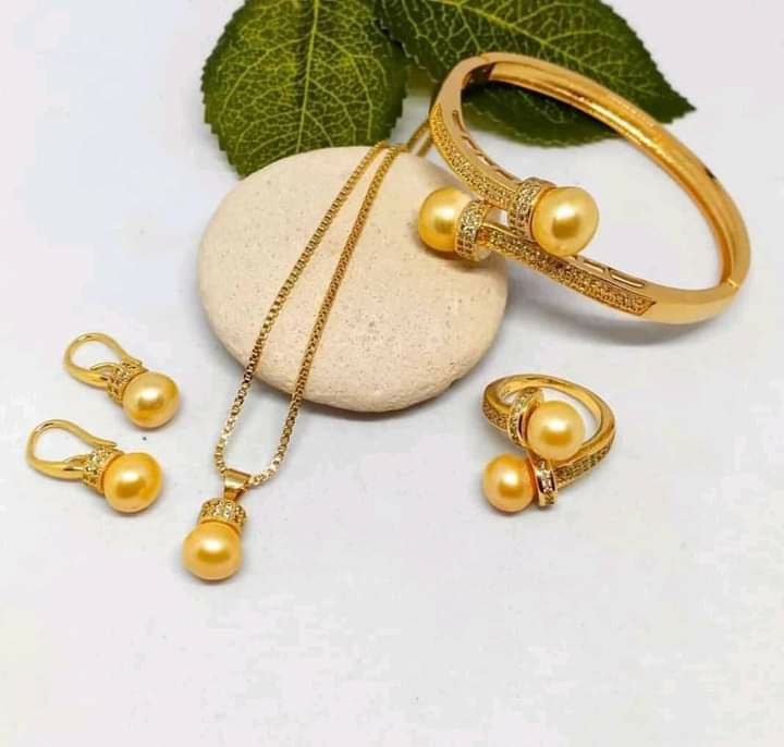 Lombok South Sea pearl necklace with warm golden luster
